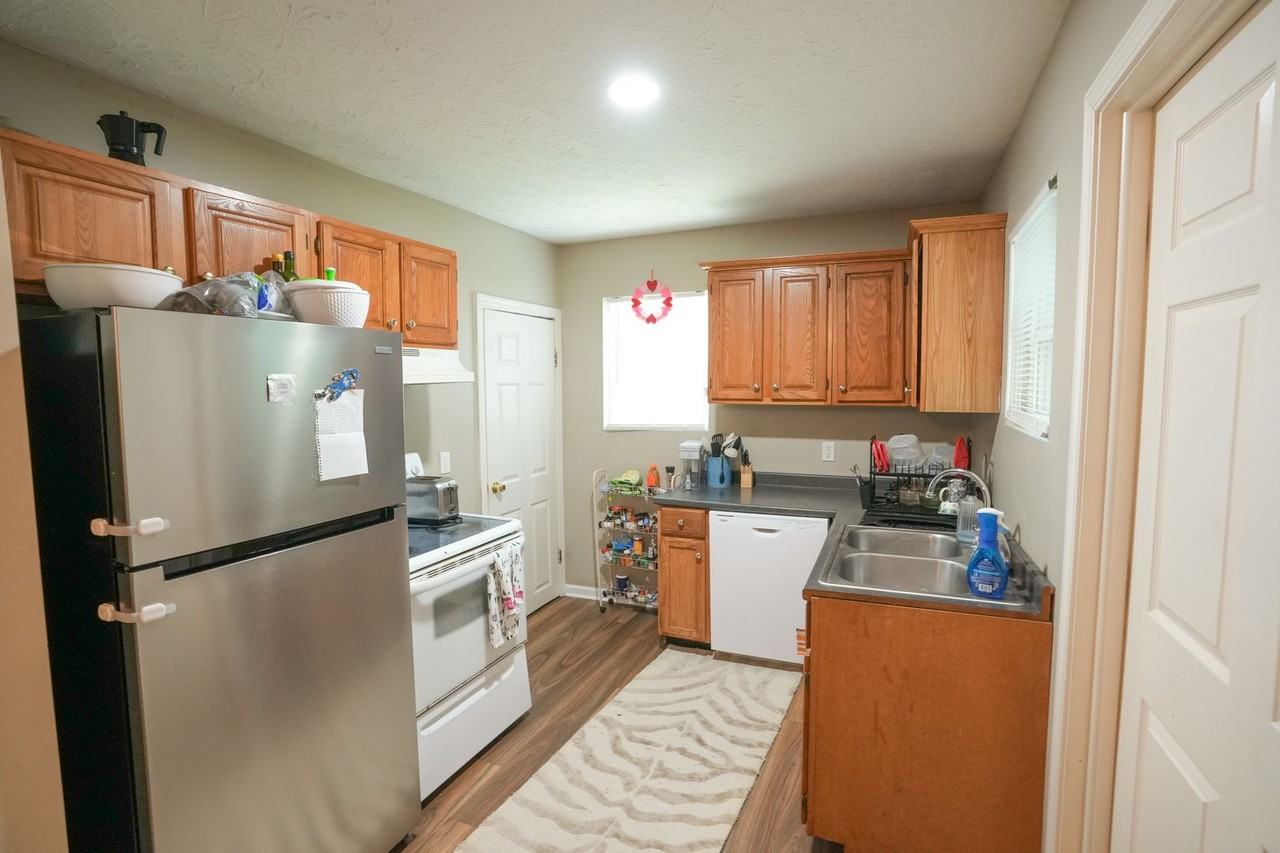 633 Golfview Dr - Photo 2 of 16