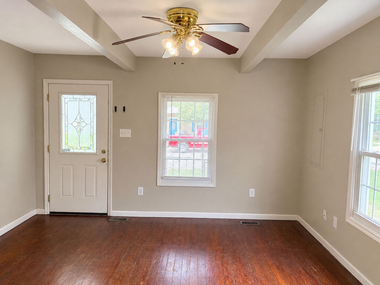640 Golfview Dr - Photo 2 of 14