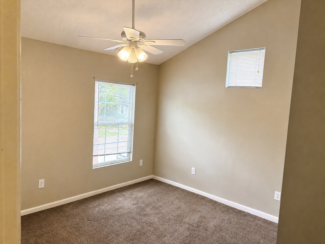 640 Golfview Dr - Photo 6 of 14