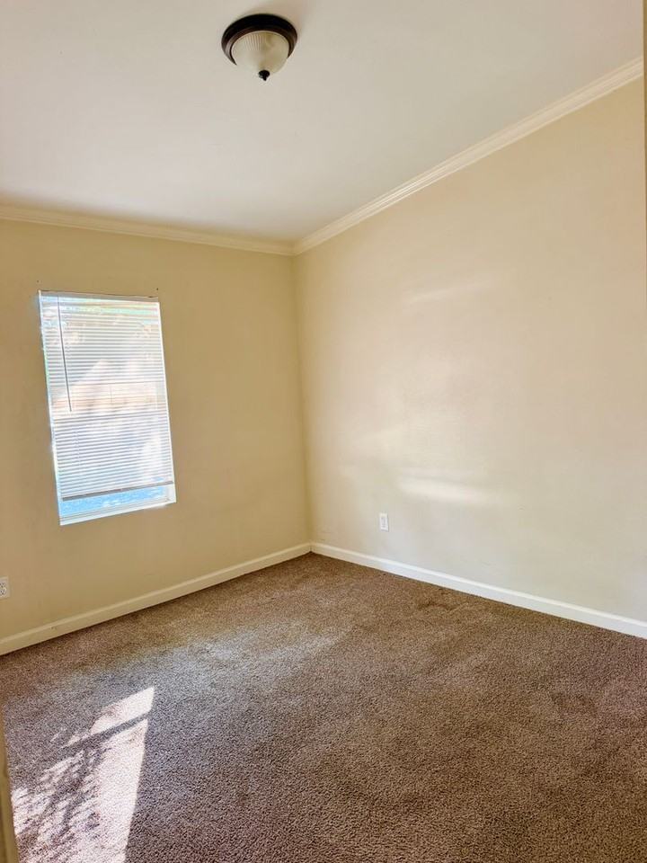 218 218 Wind Haven Dr - Photo 3 of 8