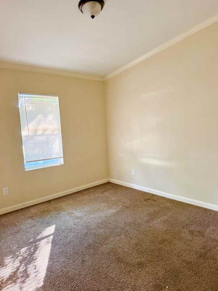 218 218 Wind Haven Dr - Photo 4 of 8