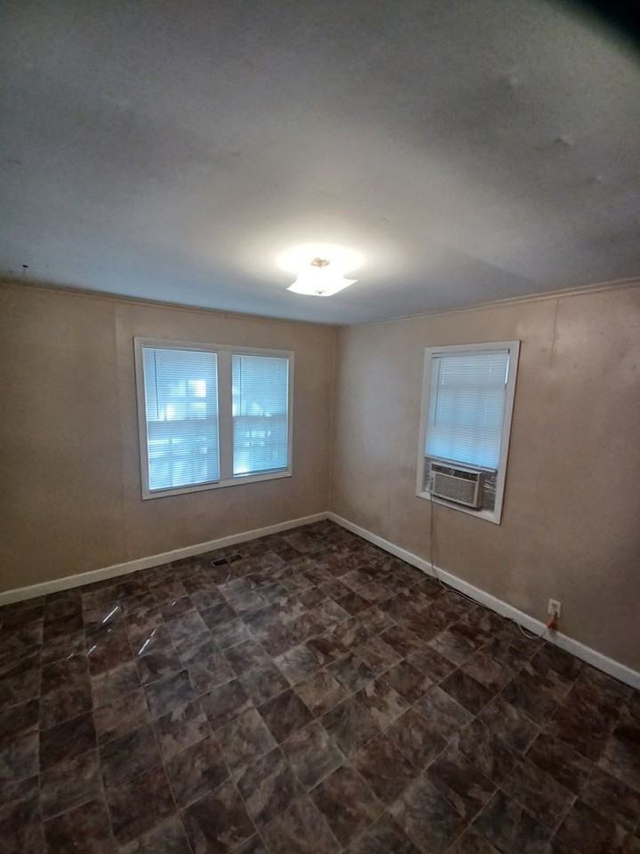 1419 Nw Logan St - Photo 6 of 14