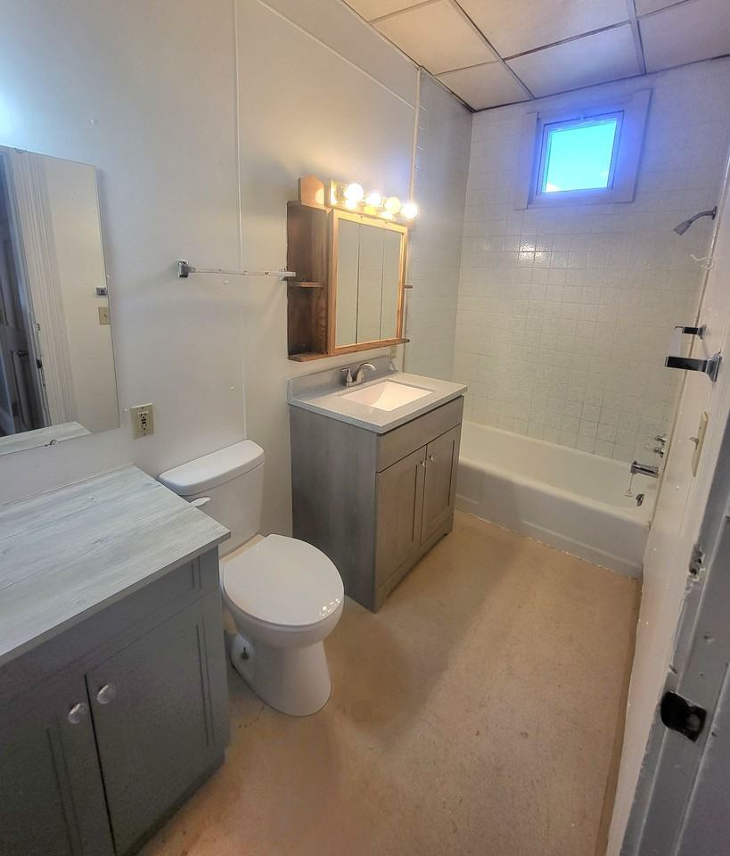 828 Vine Street - Photo 4 of 10