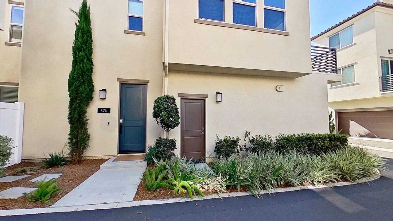 574 S Motif St - Photo 2 of 39