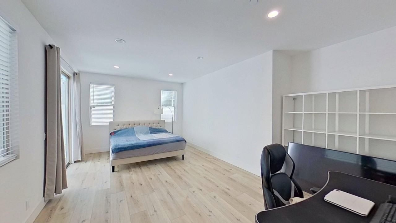 574 S Motif St - Photo 4 of 39