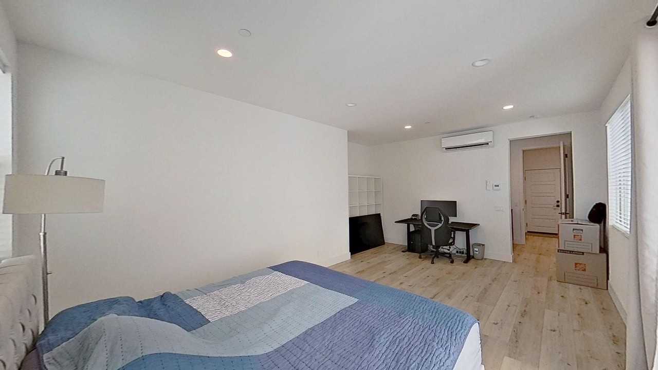 574 S Motif St - Photo 5 of 39