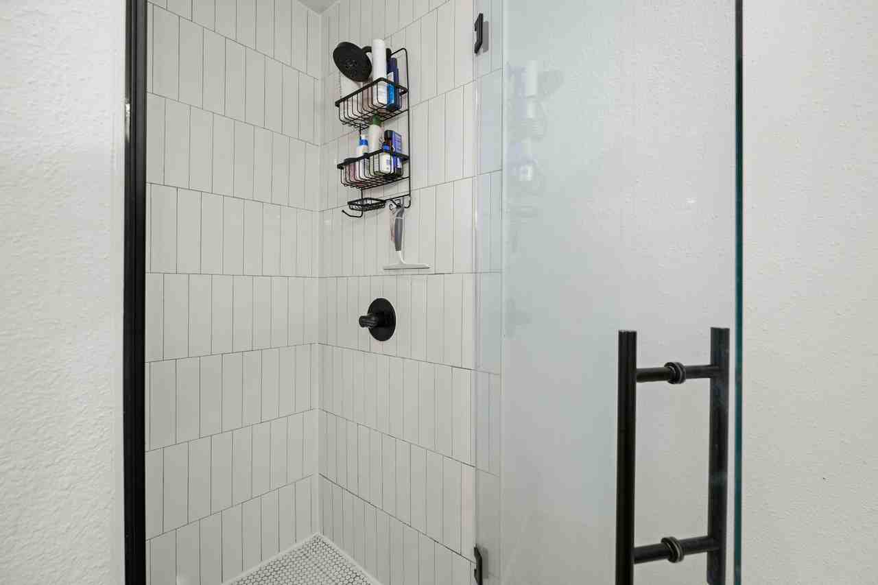 8200 Dunn St - Photo 5 of 21