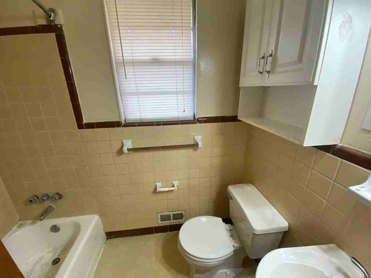1401 Broadmoor Rd - Photo 2 of 6