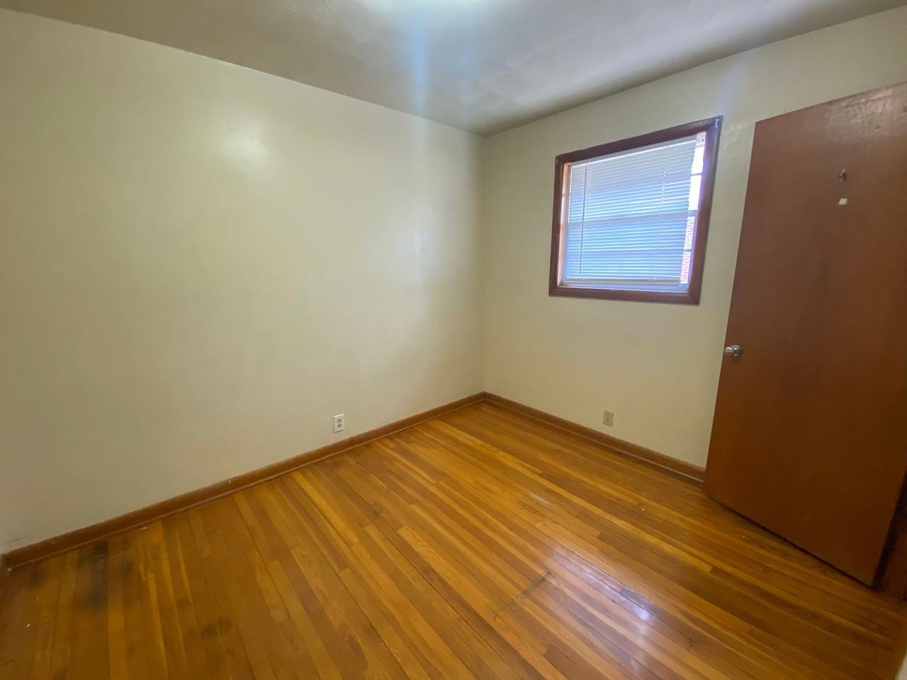 1401 Broadmoor Rd - Photo 4 of 6