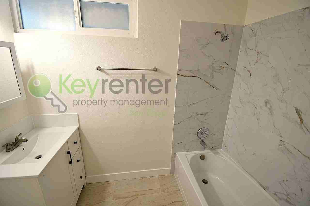 211 Civic Center Dr - Photo 3 of 22