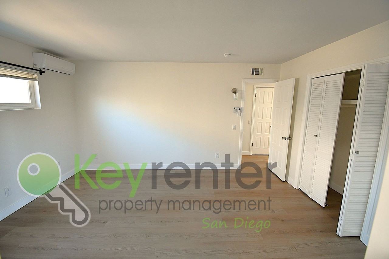 211 Civic Center Dr - Photo 4 of 22