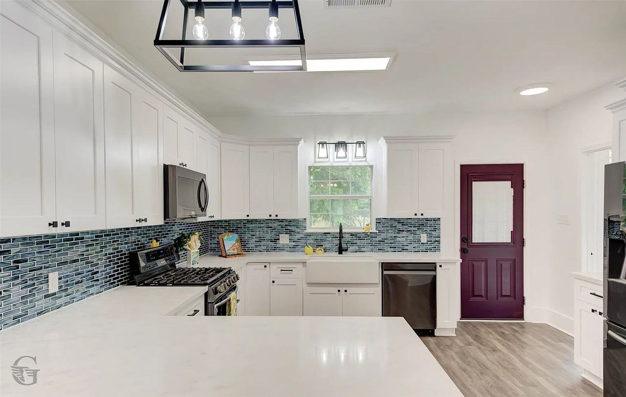 859 Linden St - Photo 6 of 21