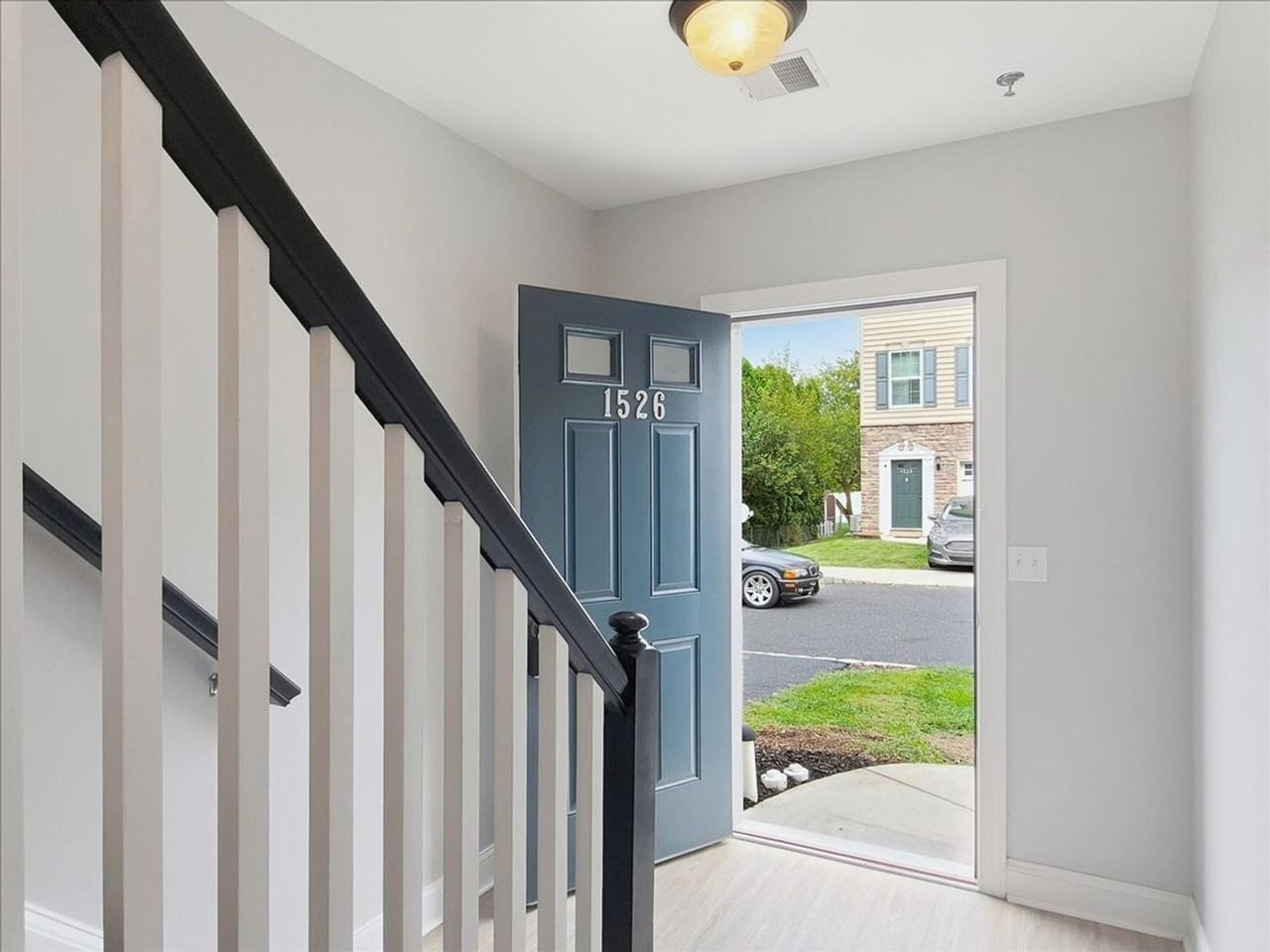 1526 Brookstone Pl - Photo 2 of 31