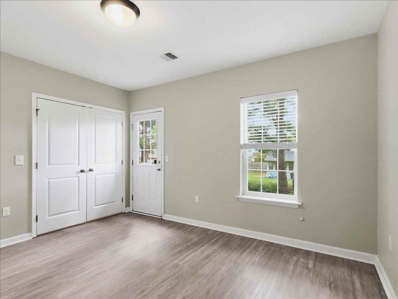1526 Brookstone Pl - Photo 4 of 31