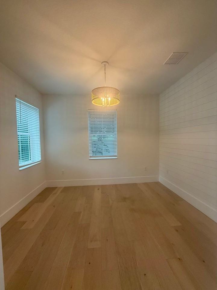 3319 S Osprey Ave - Photo 2 of 43