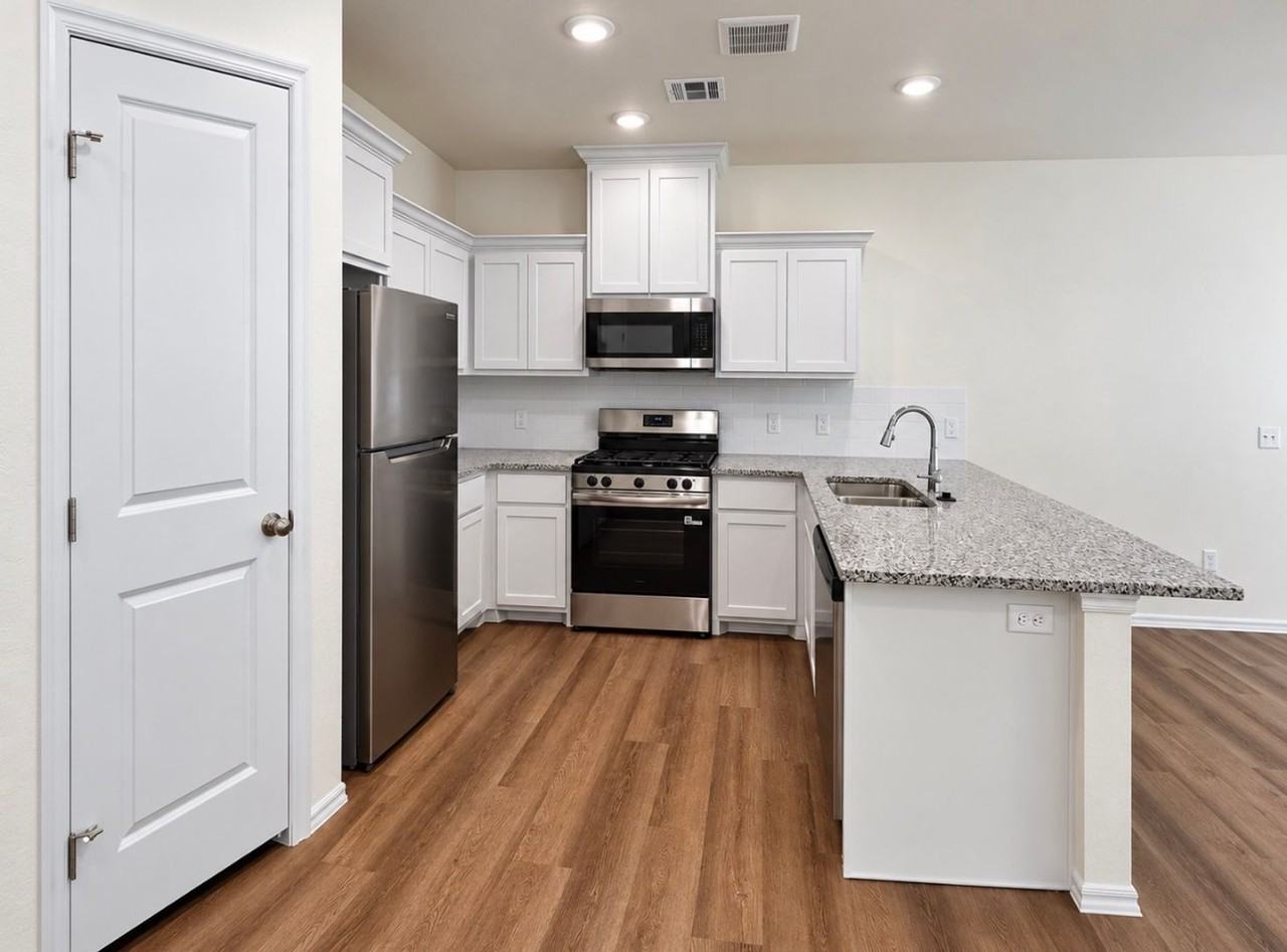 9118 9118 McLendon Court - Photo 4 of 16