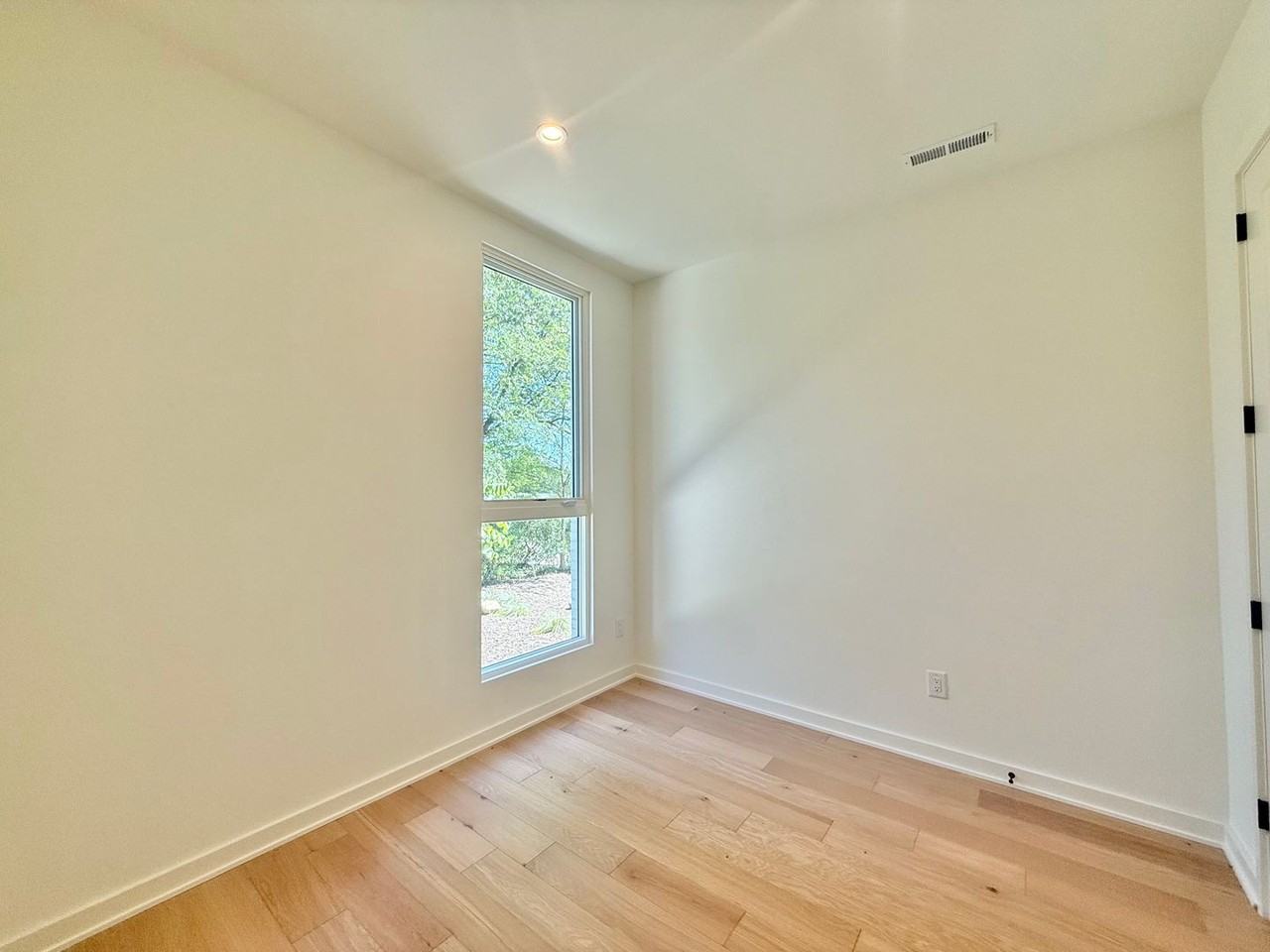 1304 Chamblee Hill Ct - Photo 4 of 24