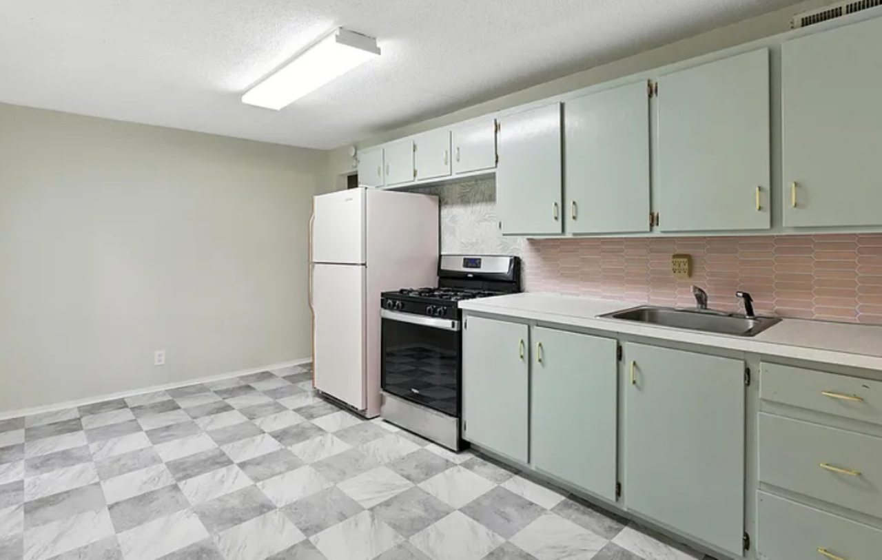 453 N 10th St - Photo 5 of 6