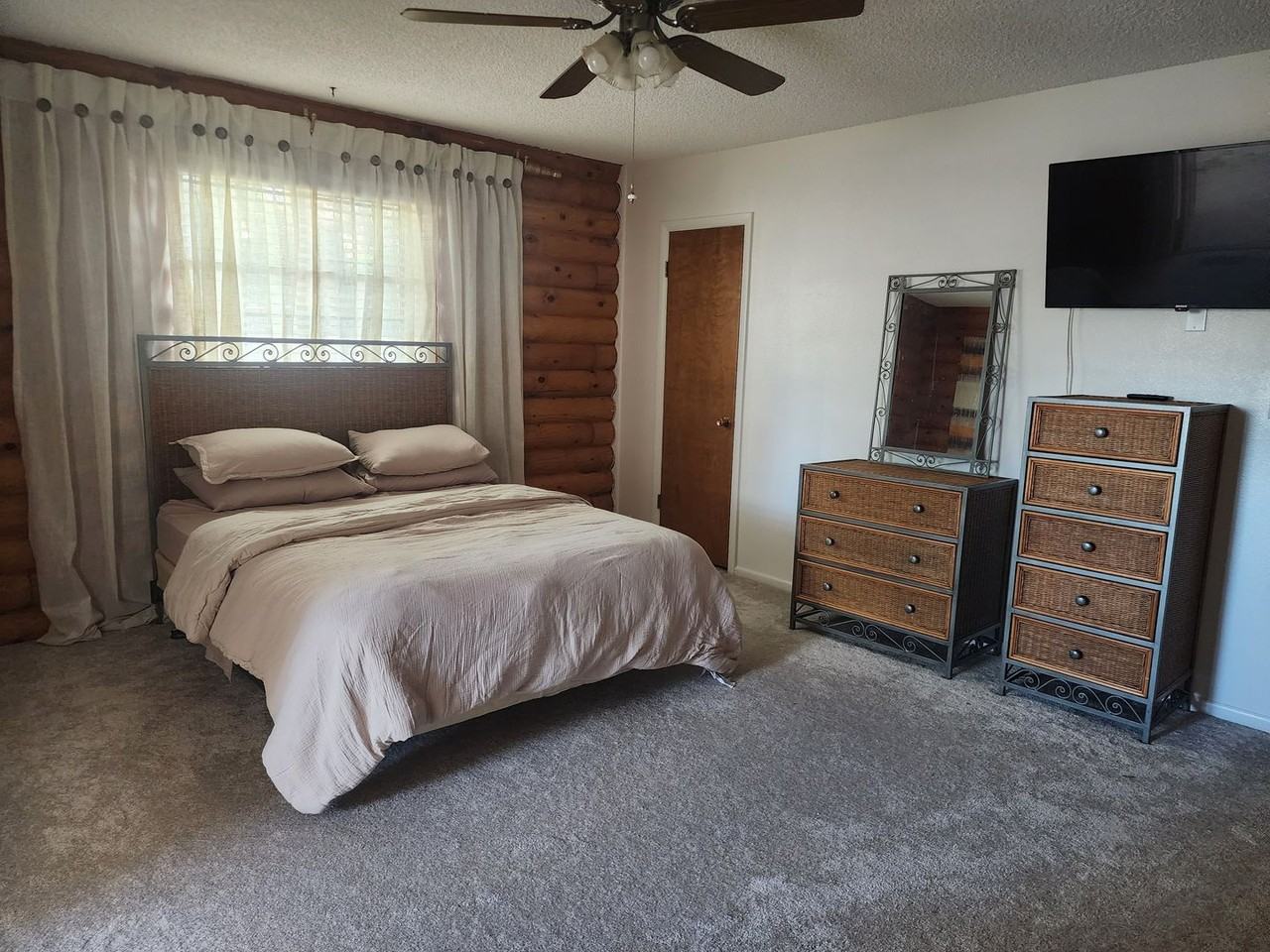 566 W 250 S - Photo 2 of 42
