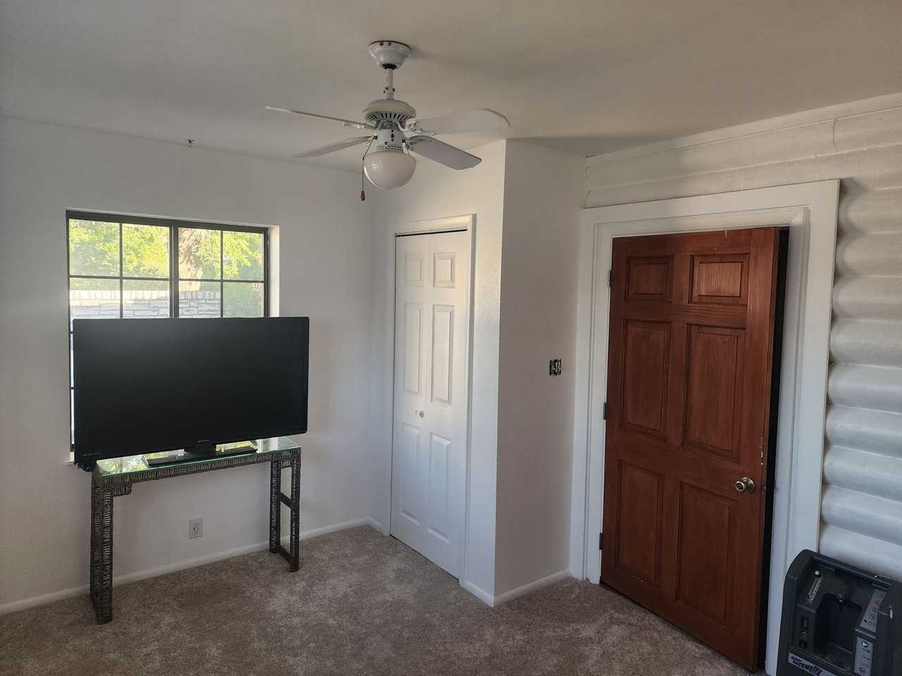 566 W 250 S - Photo 4 of 42