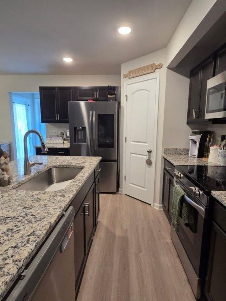 107 Streamlet Dr - Photo 4 of 12