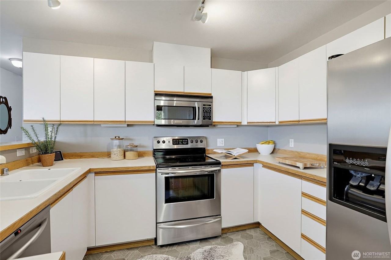 22122 41st Ave S #301 - Photo 6 of 19