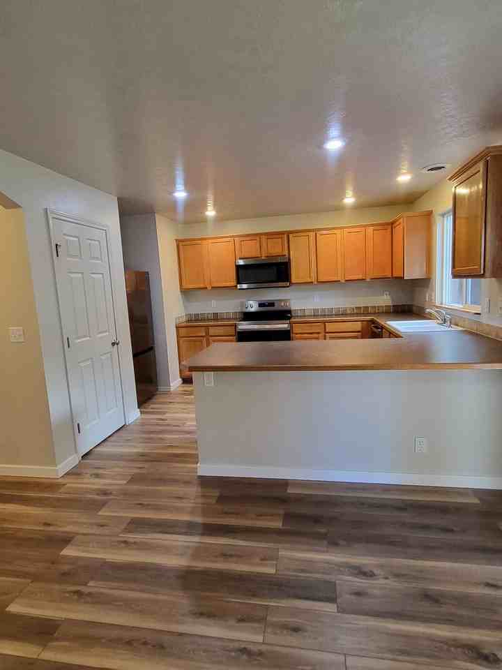 3097 E Shaver Ct - Photo 2 of 17