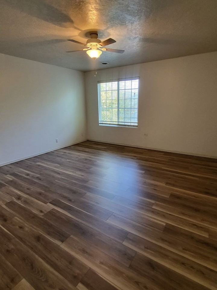3097 E Shaver Ct - Photo 3 of 17