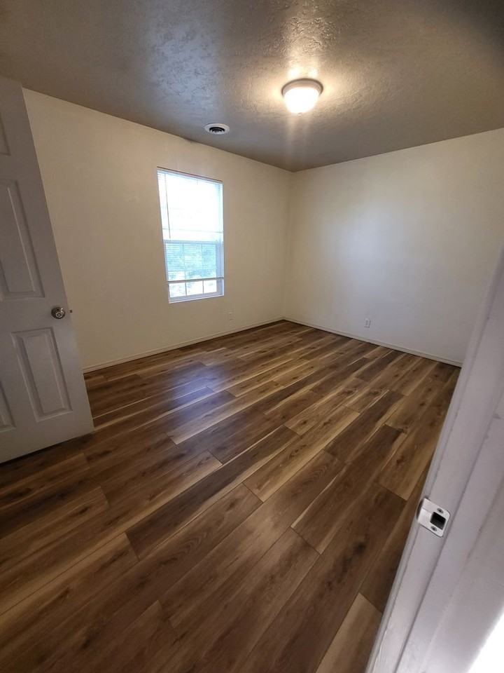 3097 E Shaver Ct - Photo 4 of 17