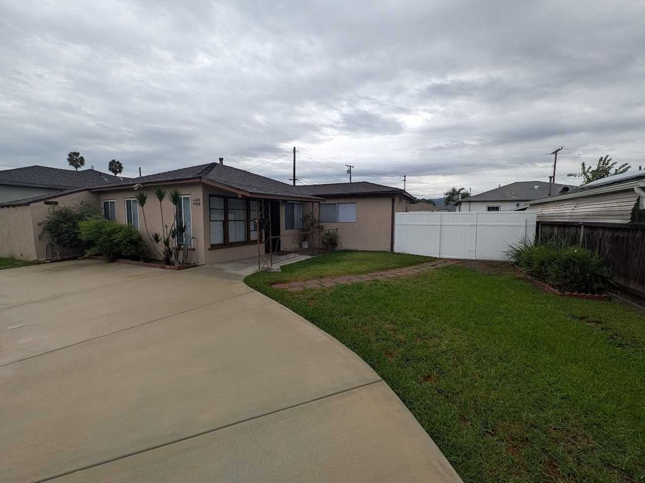1412 Leafdale Ave - Photo 2 of 19