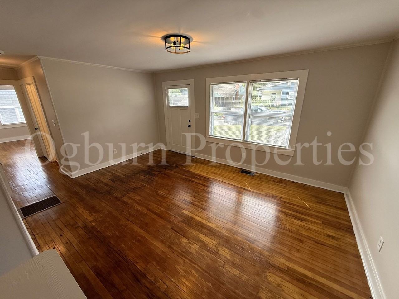 1451 Emerald St - Photo 5 of 10