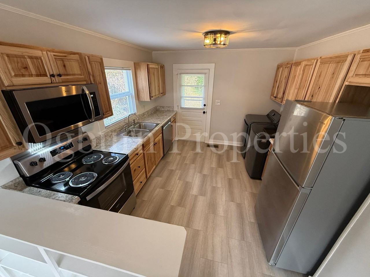 1451 Emerald St - Photo 6 of 10