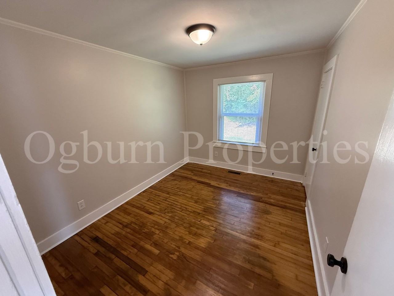 1451 Emerald St - Photo 7 of 10