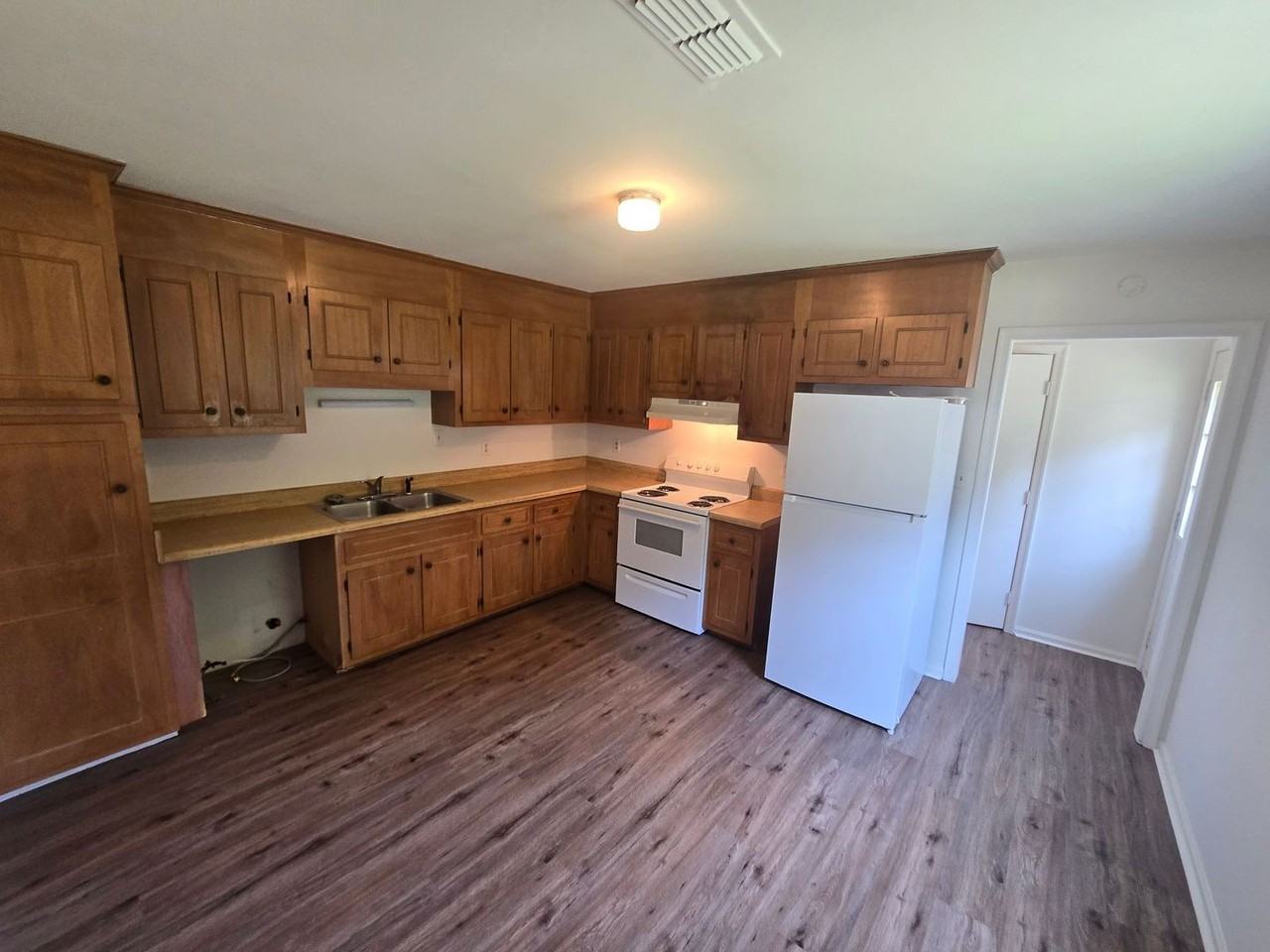 6312 Commons Ct - Photo 2 of 4