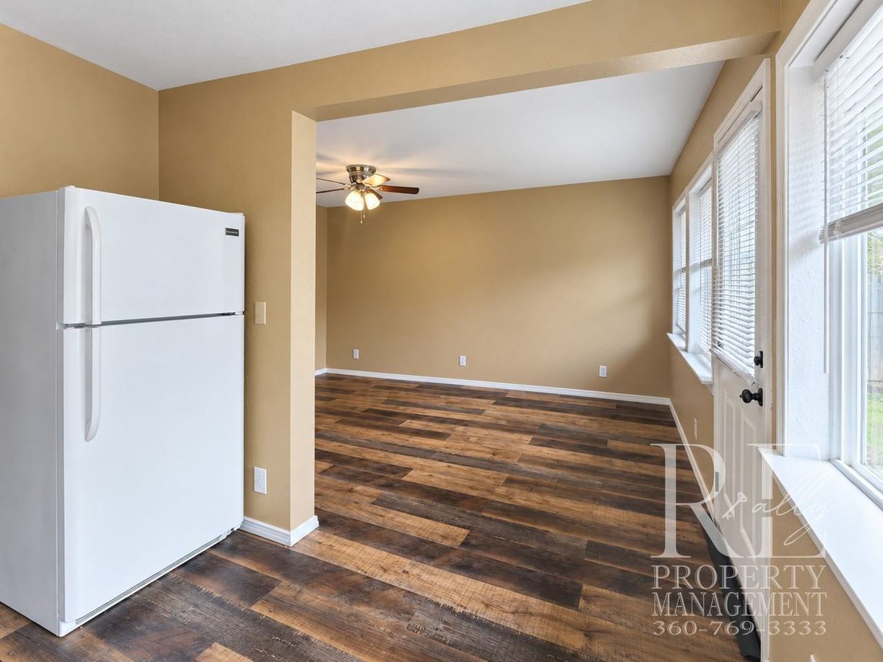 636 Pleasant Ave #4 - Photo 5 of 15