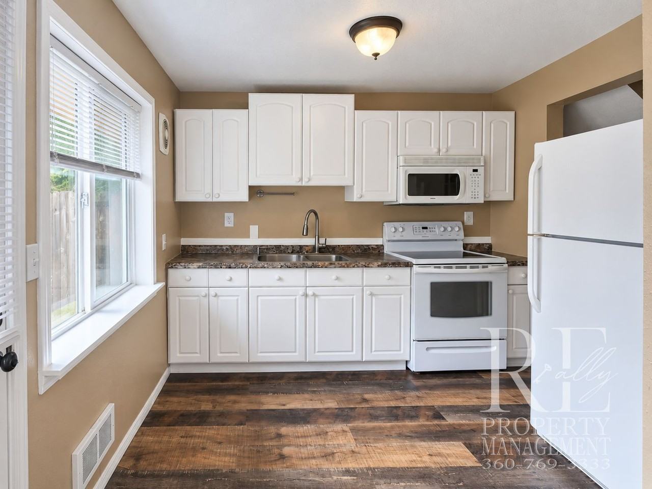 636 Pleasant Ave #4 - Photo 6 of 15