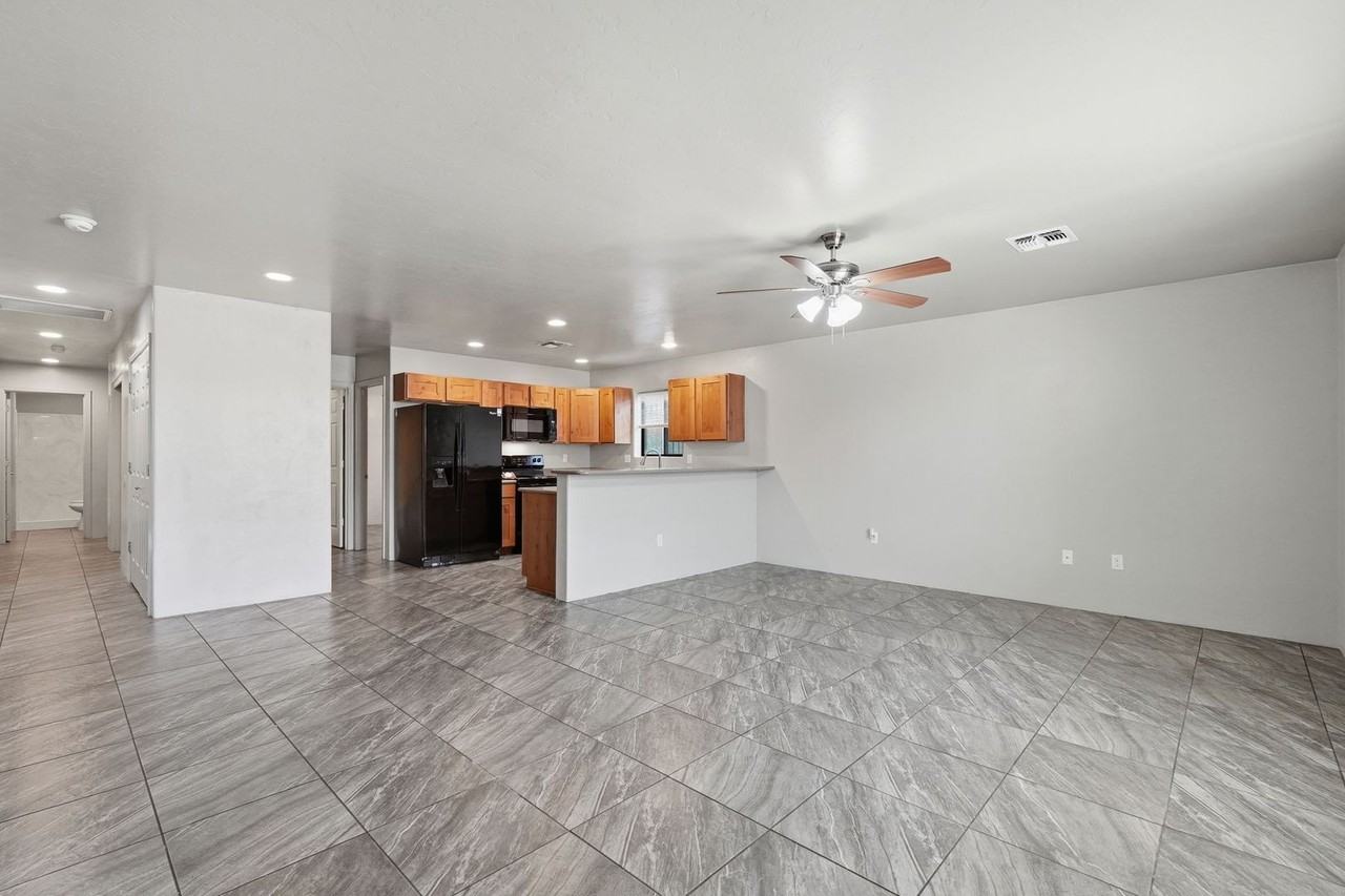 1533 E. 12th St. - Photo 4 of 50