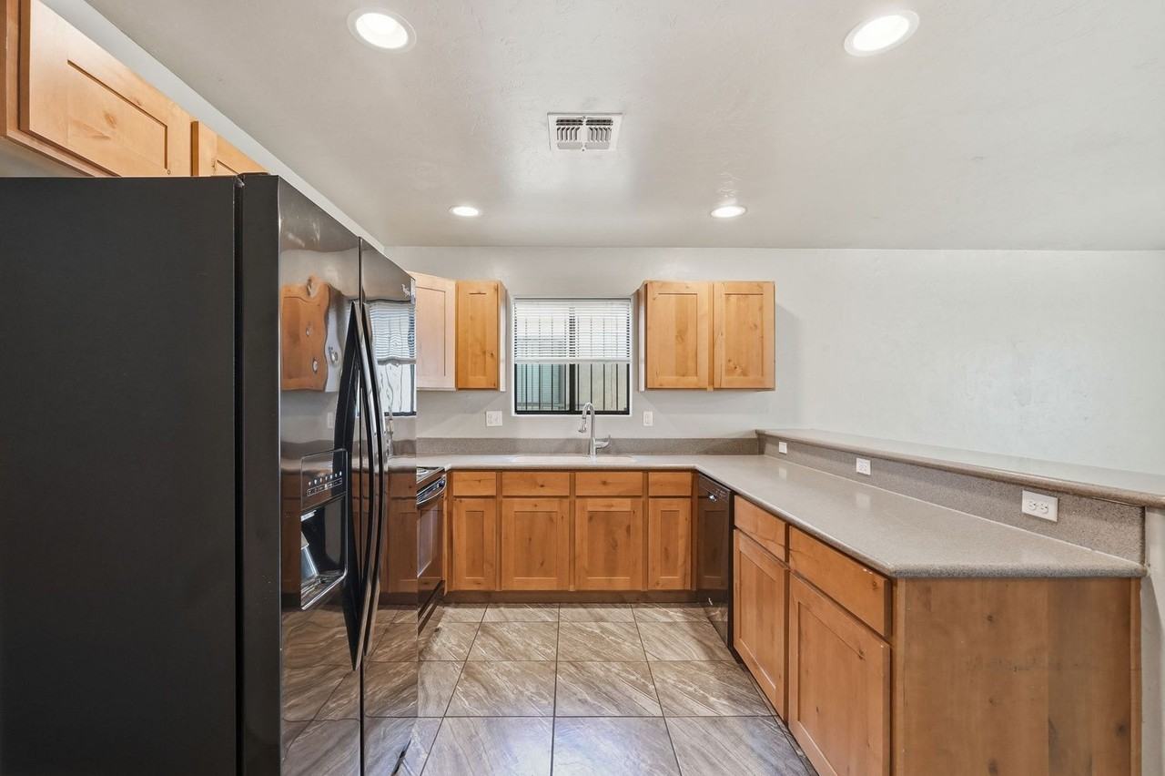 1533 E. 12th St. - Photo 6 of 50