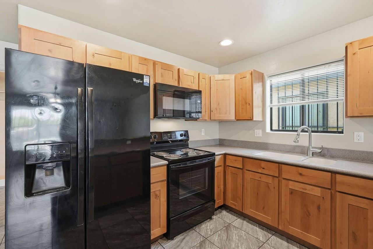1533 E. 12th St. - Photo 7 of 50