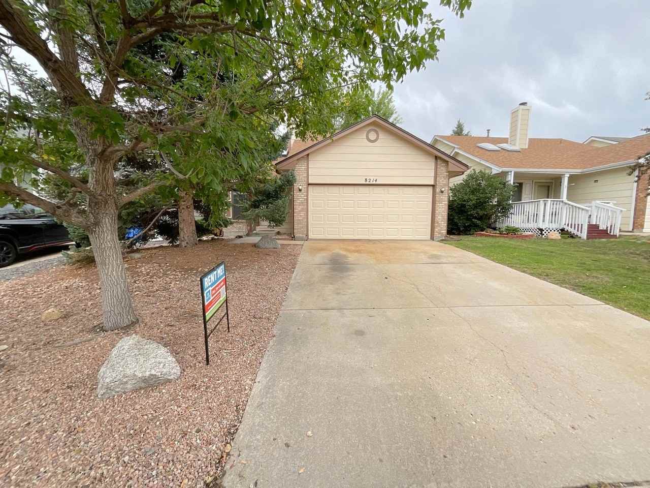 8214 Steadman Dr - Photo 2 of 35