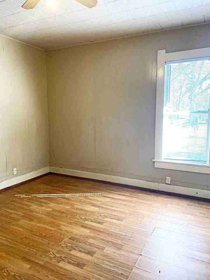 2046 Grand St - Photo 5 of 5