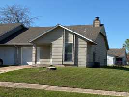 featured image of 1400 W Lansing St