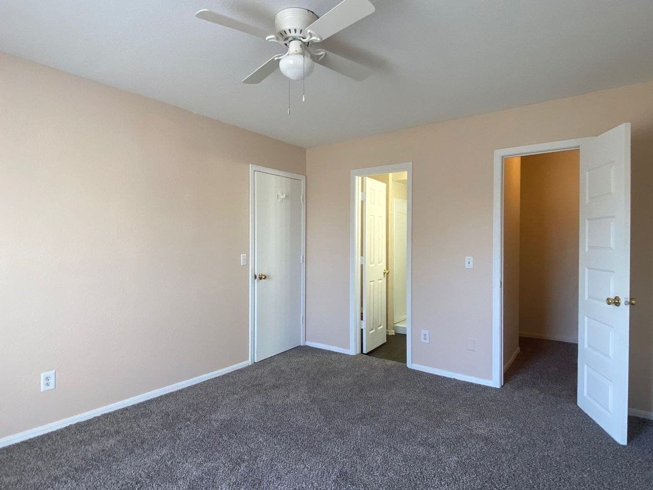 1400 W Lansing St - Photo 5 of 32