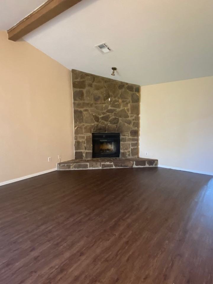 1400 W Lansing St - Photo 6 of 32