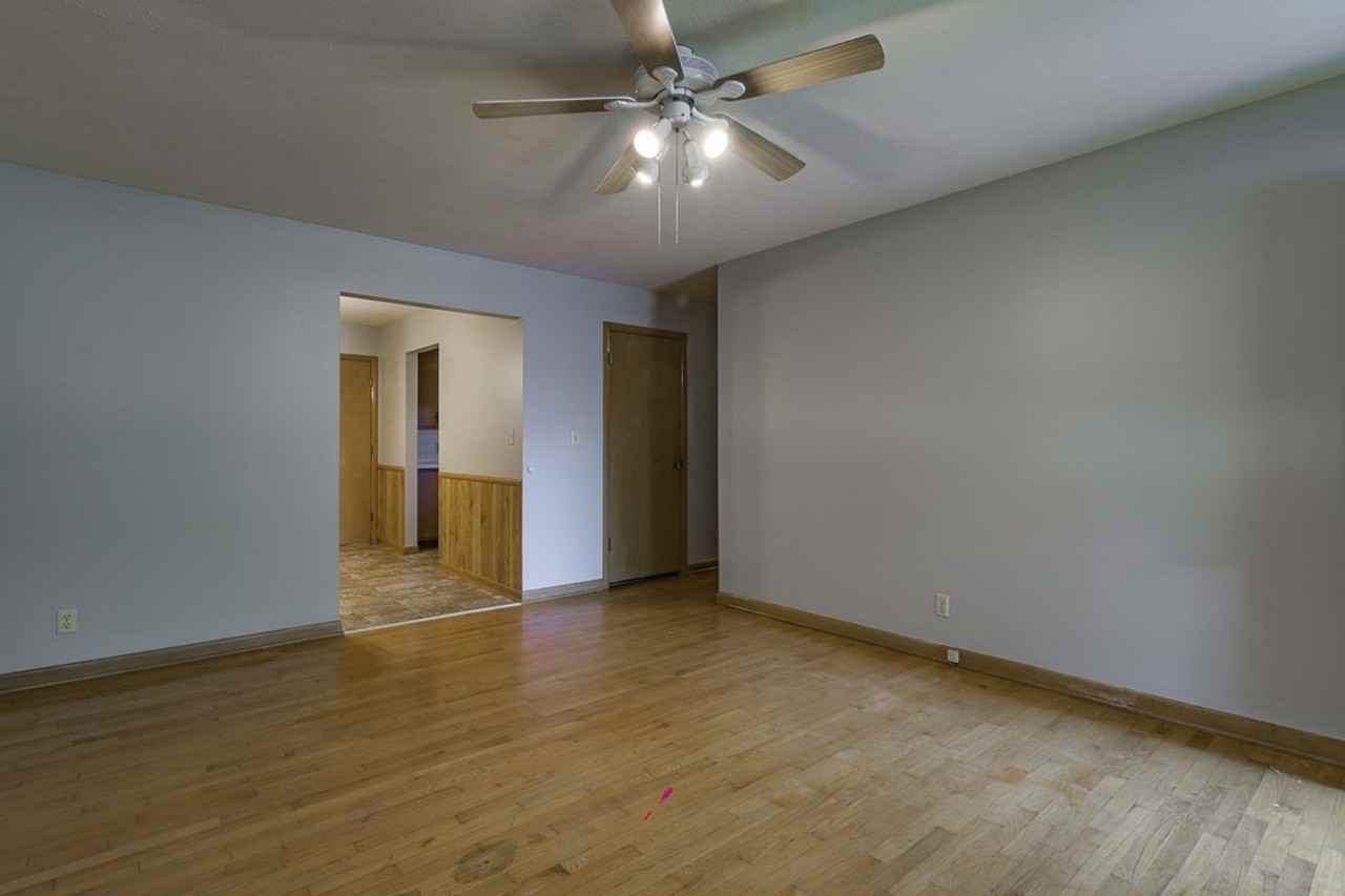 843 S Link Ave - Photo 3 of 10