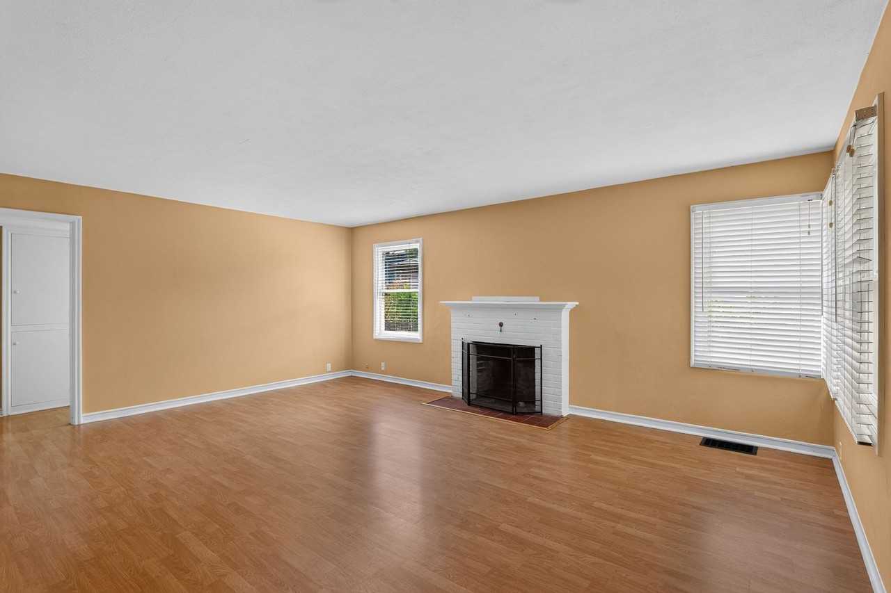 2124 Ne 78th Ave - Photo 4 of 17