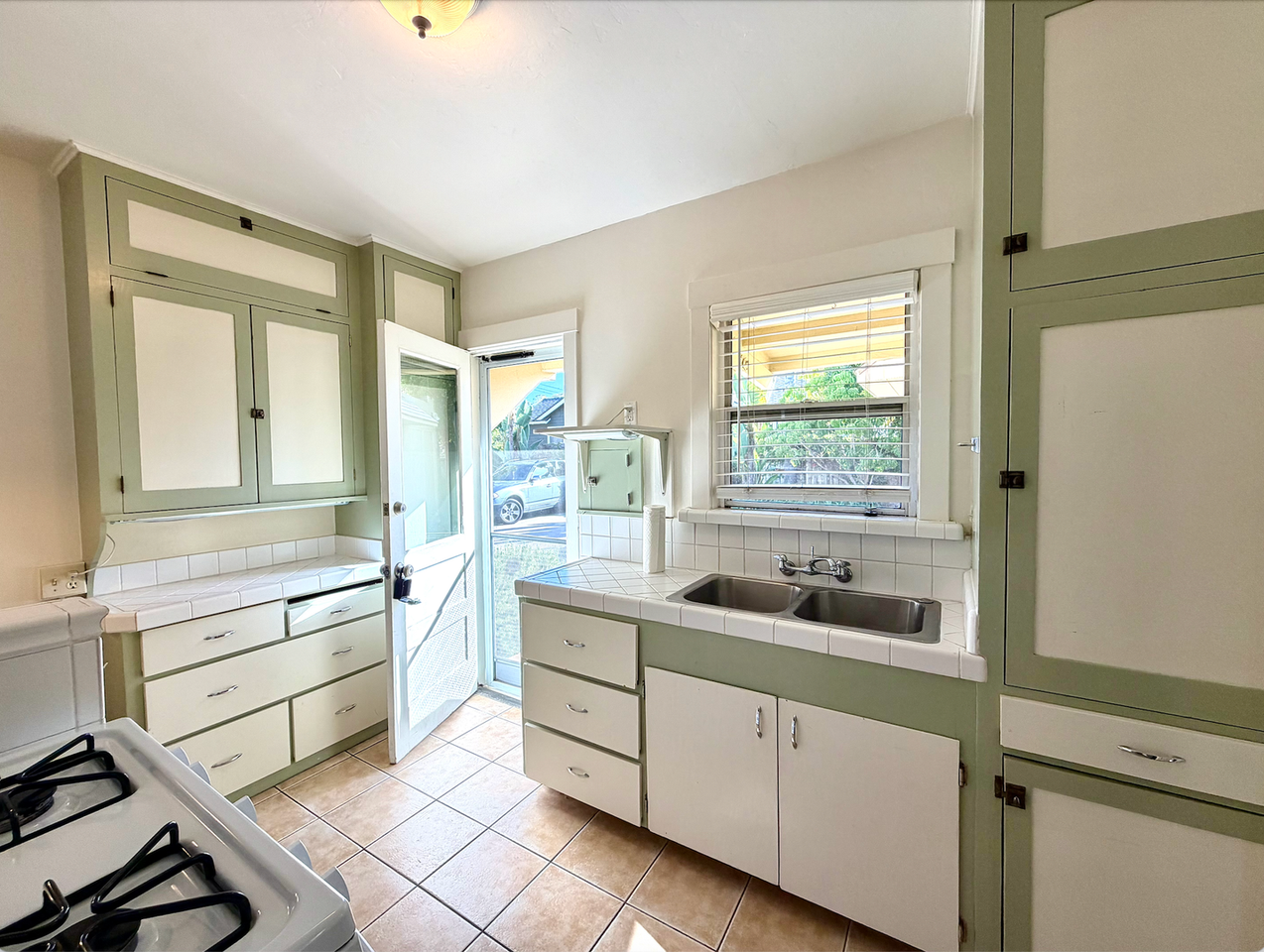 1325 Laguna St - Photo 5 of 13