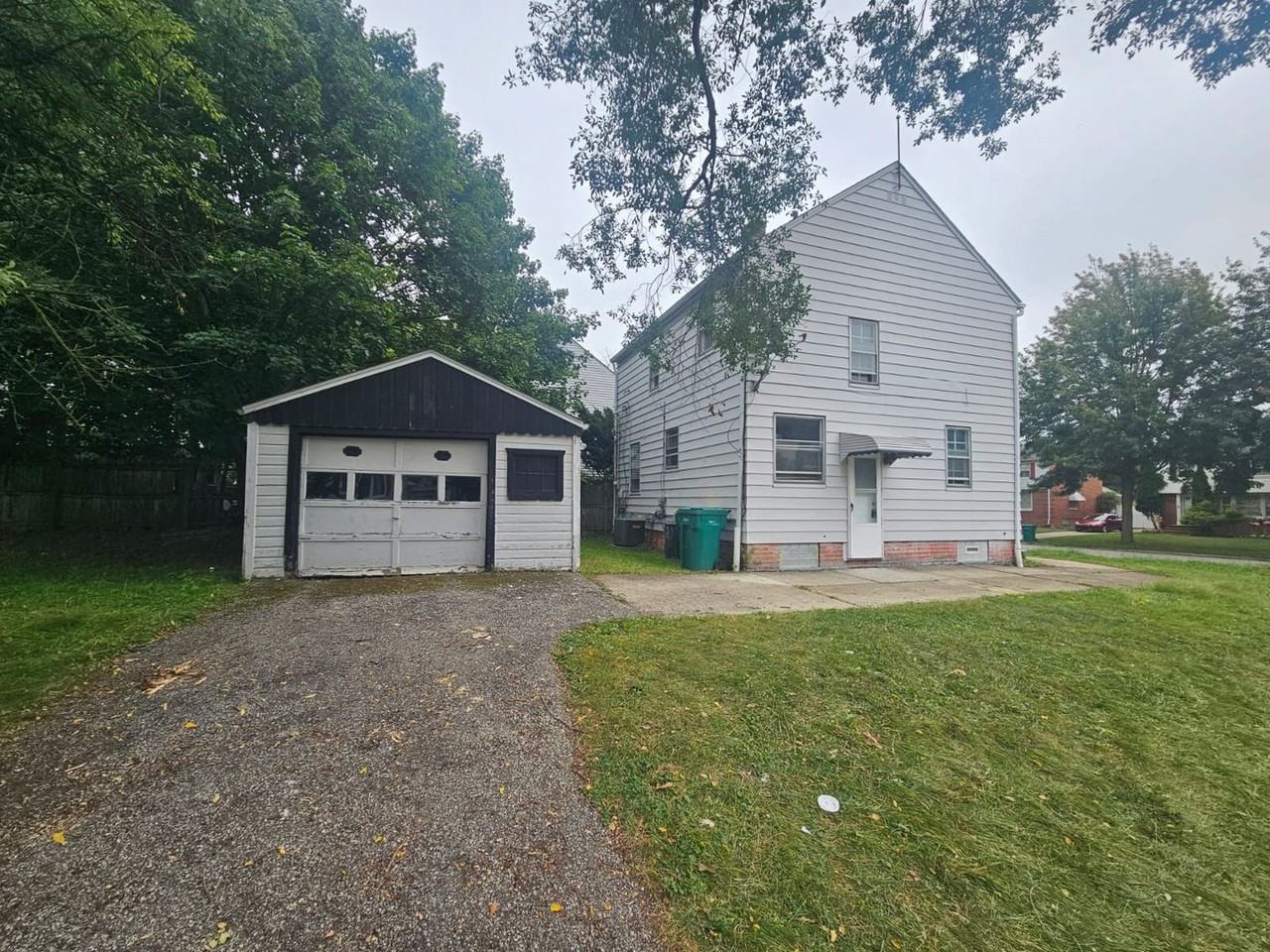 18701 Maple Heights Blvd - Photo 3 of 18