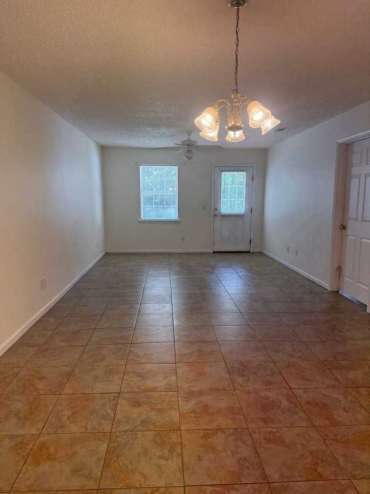 151 Winter Chase Ln - Photo 6 of 17