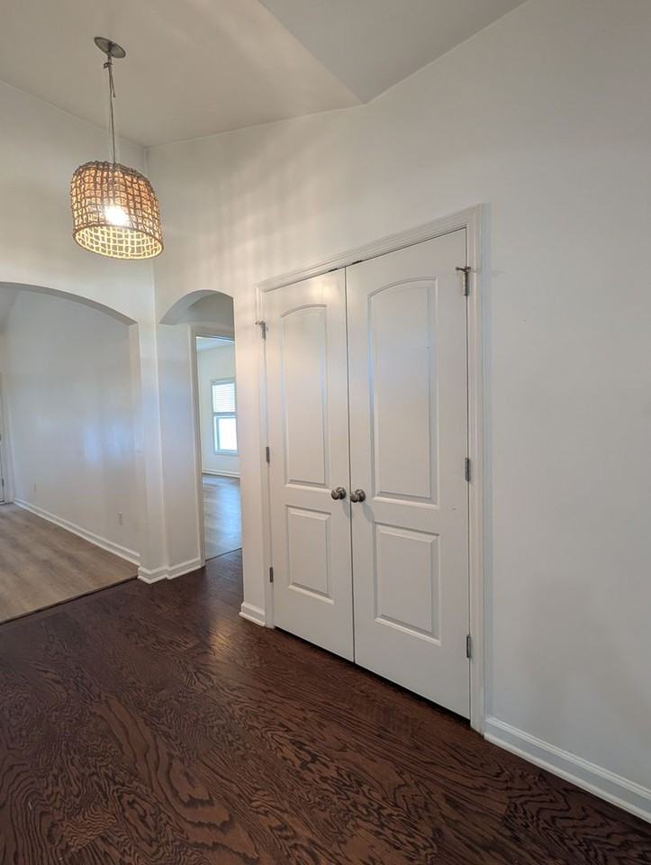 240 Seville St - Photo 3 of 22